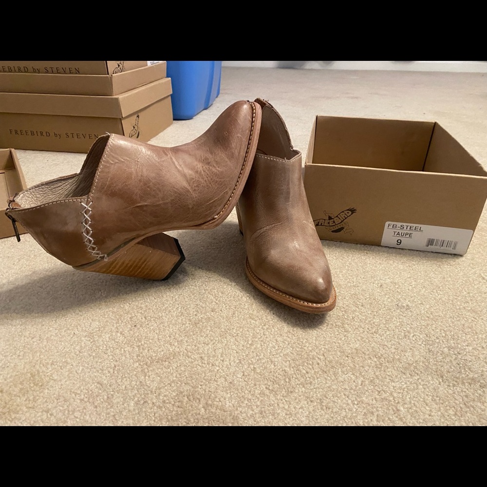 Steel Booties Freebird by Steven - Picture 1 of 1